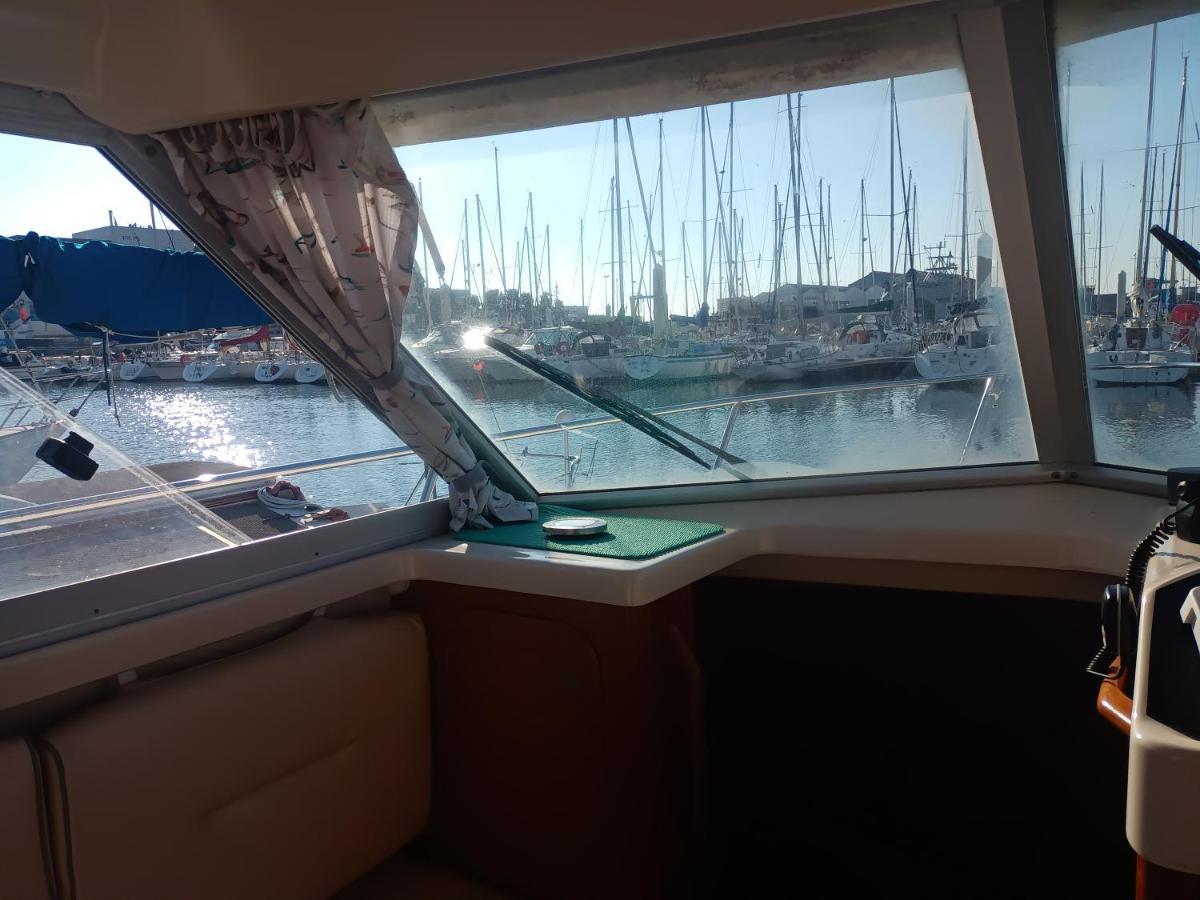 Nuit Insolite A Bord Du Bateau Exocet III Boulogne-sur-Mer Dış mekan fotoğraf